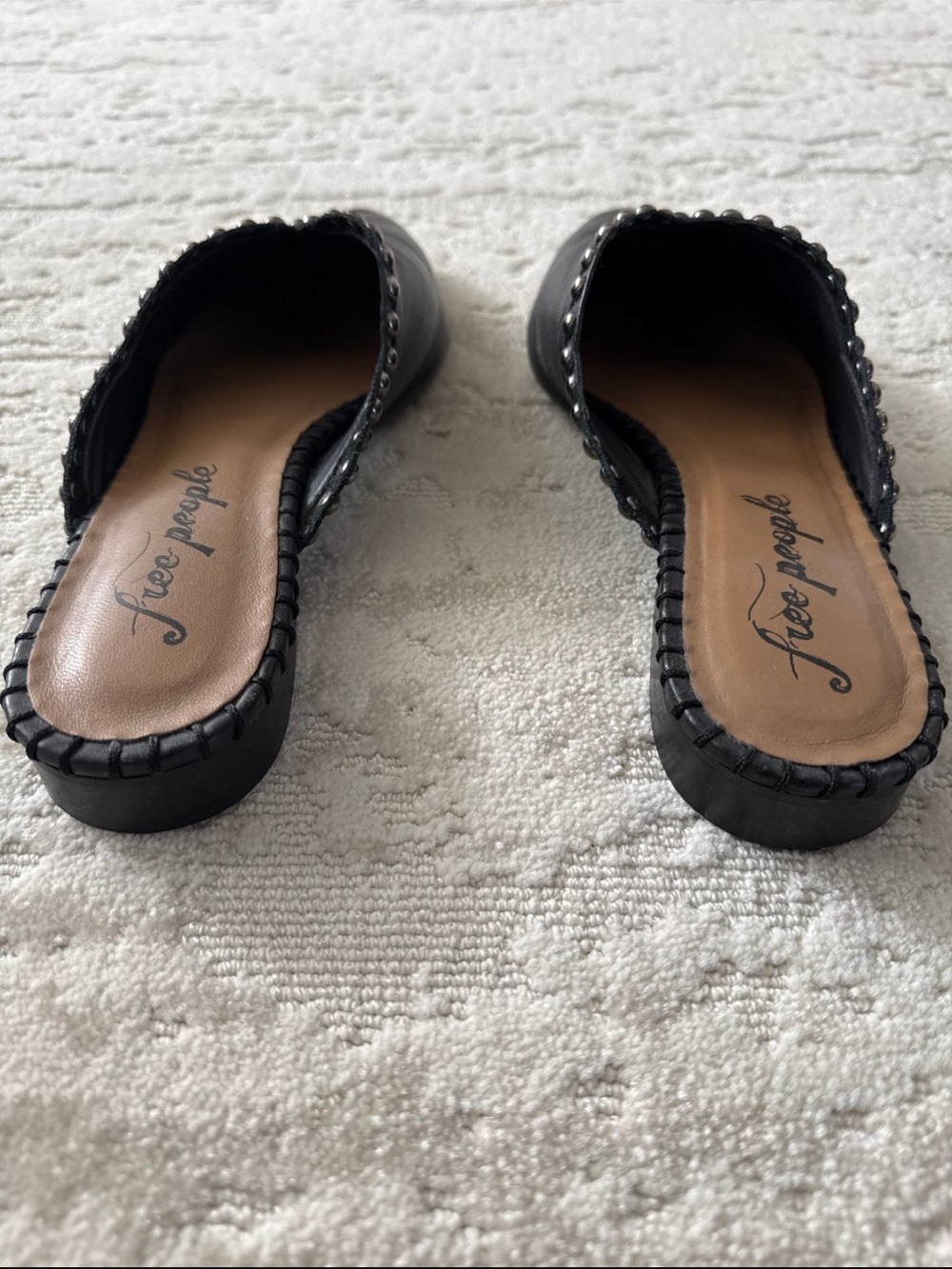 Free People Black Pointed Leather Mule w/Silver Stud Trim Size 9.5 or 40 - Picture 3 of 5